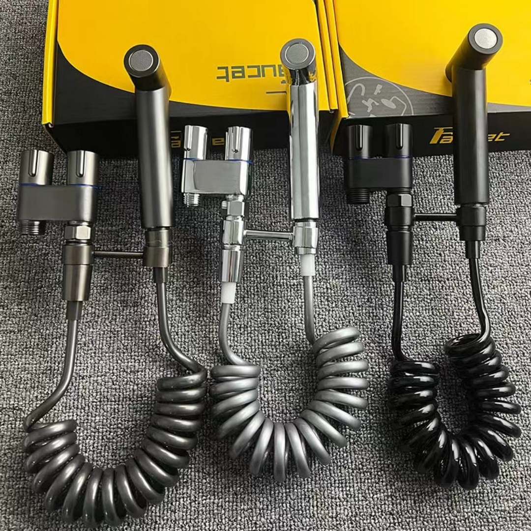 Toilet spray gun set with partner 